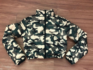 Experience the Great Outdoors with Our Army Green Camouflage Down Jacket